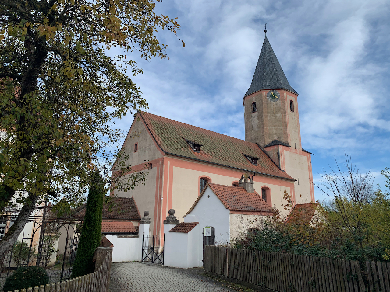 Datei:Großrettbach-Kirche-innen-Rissmonitor.JPG – Wikipedia